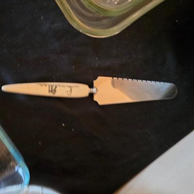 Pyrex / Anchor hocking Clear Glass & aluminum baking pans with vintage cookie cutters