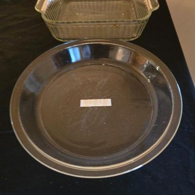 Pyrex / Anchor hocking Clear Glass & aluminum baking pans with vintage cookie cutters