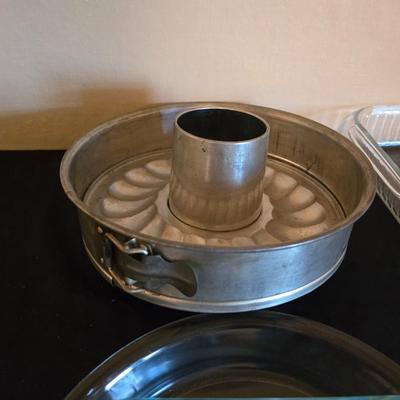 Pyrex / Anchor hocking Clear Glass & aluminum baking pans with vintage cookie cutters