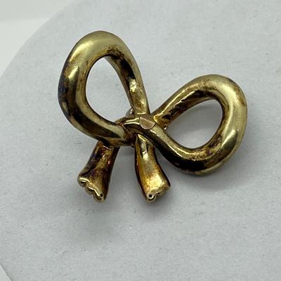 LOT 42: 14K Yellow Gold Ruby and Diamond Pendant - 6.4 GTW