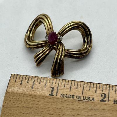 LOT 42: 14K Yellow Gold Ruby and Diamond Pendant - 6.4 GTW