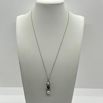 LOT 48: 10K White Gold Pearl and Diamond Pendant on 18" 10K Thin Chain - 3.3 GTW