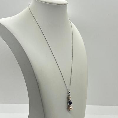 LOT 48: 10K White Gold Pearl and Diamond Pendant on 18" 10K Thin Chain - 3.3 GTW