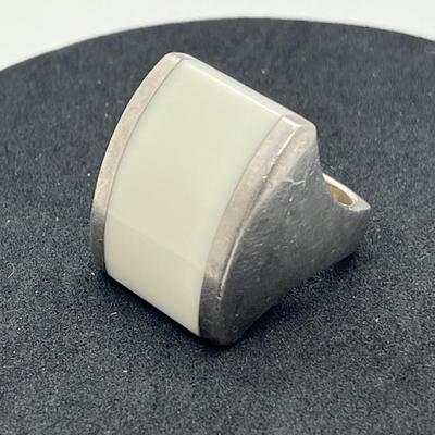 LOT 49: Sterling Silver Chunky Milky Quartz Statement Ring Size 7- 21.2 GTW