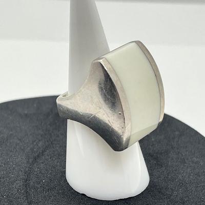 LOT 49: Sterling Silver Chunky Milky Quartz Statement Ring Size 7- 21.2 GTW
