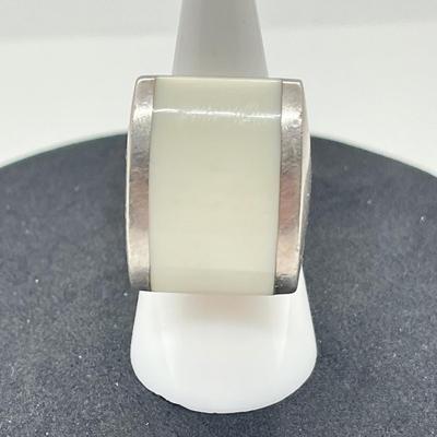 LOT 49: Sterling Silver Chunky Milky Quartz Statement Ring Size 7- 21.2 GTW