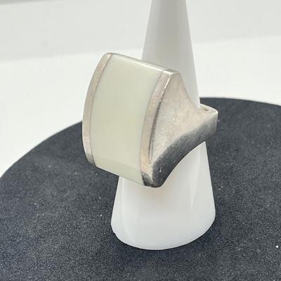 LOT 49: Sterling Silver Chunky Milky Quartz Statement Ring Size 7- 21.2 GTW