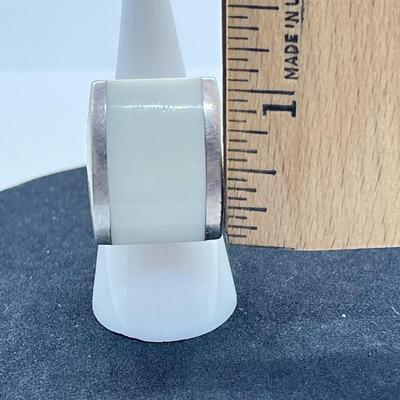 LOT 49: Sterling Silver Chunky Milky Quartz Statement Ring Size 7- 21.2 GTW