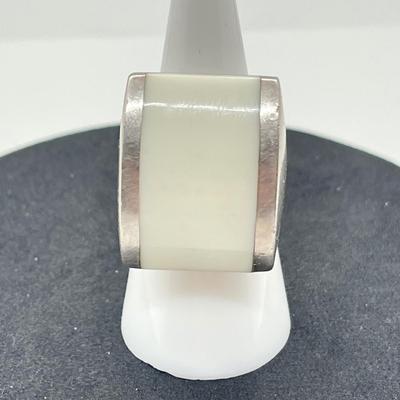 LOT 49: Sterling Silver Chunky Milky Quartz Statement Ring Size 7- 21.2 GTW