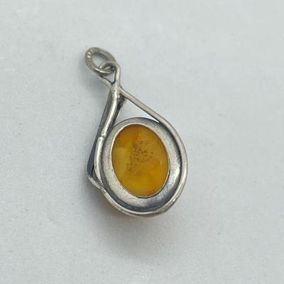 LOT 53: Sterling Silver Amber Earrings, Pendant and 7" Bracelet - 19.5 GTW