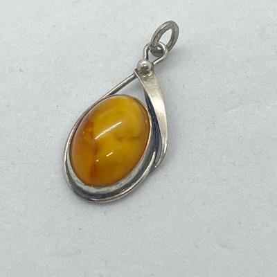 LOT 53: Sterling Silver Amber Earrings, Pendant and 7" Bracelet - 19.5 GTW