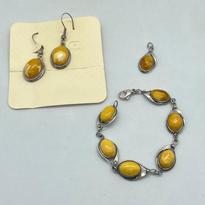 LOT 53: Sterling Silver Amber Earrings, Pendant and 7" Bracelet - 19.5 GTW