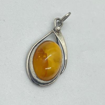 LOT 53: Sterling Silver Amber Earrings, Pendant and 7" Bracelet - 19.5 GTW