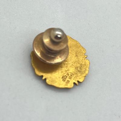 LOT 54: 10K Yellow Gold Chevrolet Car Club Pin (2.1 GTW) + Gold Filled Lincoln Mercury Pin