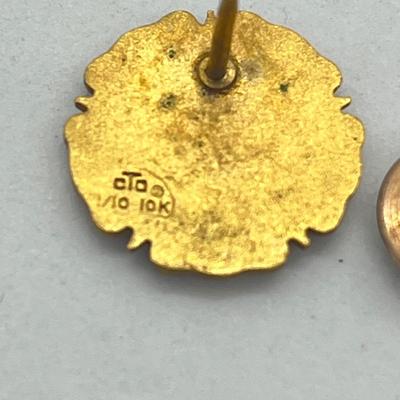 LOT 54: 10K Yellow Gold Chevrolet Car Club Pin (2.1 GTW) + Gold Filled Lincoln Mercury Pin