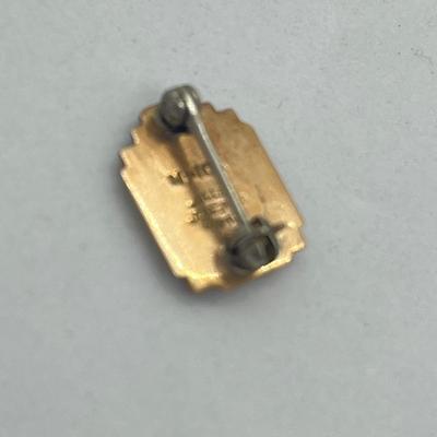 LOT 54: 10K Yellow Gold Chevrolet Car Club Pin (2.1 GTW) + Gold Filled Lincoln Mercury Pin