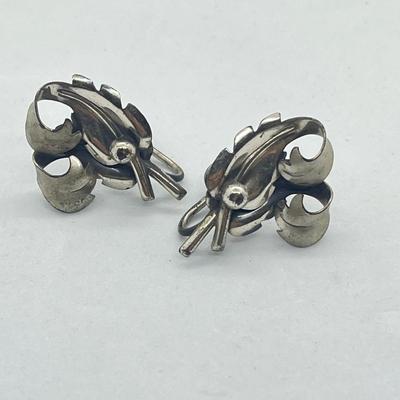 LOT 56: Vintage Sterling Silver Pin and Screwback Earrings- 10.4 GTW