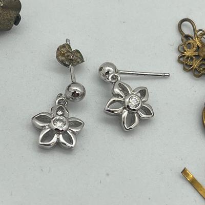 LOT 59: Vintage Earring Collection