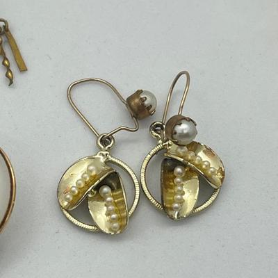 LOT 59: Vintage Earring Collection