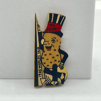 LOT 61: Adorable Vintage 1940 World's Fair Mr. Peanut Pin
