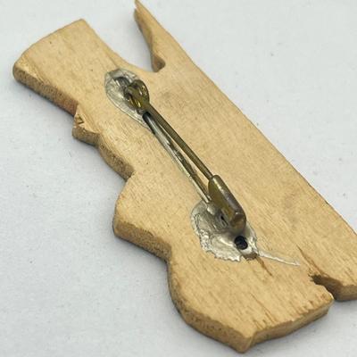 LOT 61: Adorable Vintage 1940 World's Fair Mr. Peanut Pin