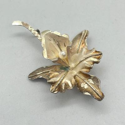 LOT 63: Antique/Vintage Pin Collection