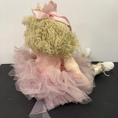 LOT 112: Little Souls Ballerina Dolls