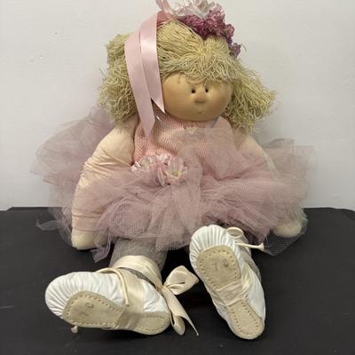 LOT 112: Little Souls Ballerina Dolls