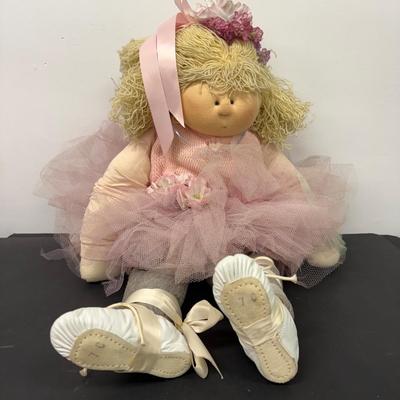 LOT 112: Little Souls Ballerina Dolls