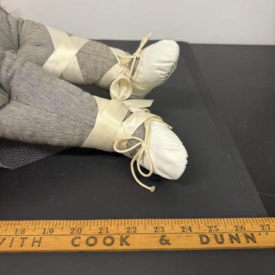 LOT 112: Little Souls Ballerina Dolls