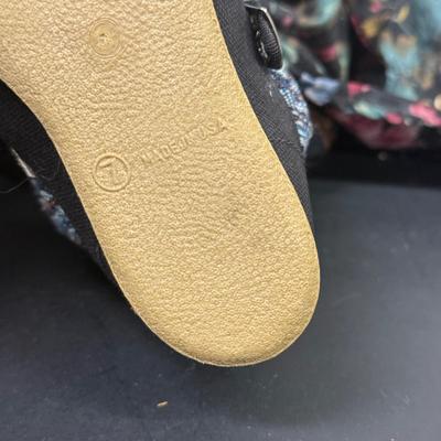 LOT 113: Signed 1990 Little Souls Opal