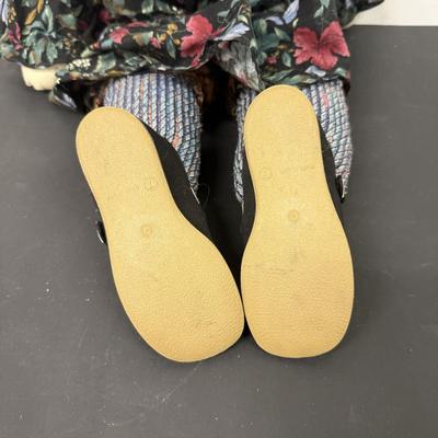 LOT 113: Signed 1990 Little Souls Opal