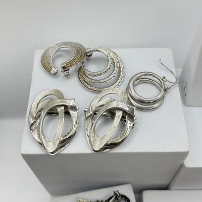 LOT 120: Collection of Silvertone Jewelry: Earrings & Brooches