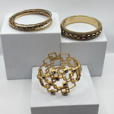 LOT 183: Collection of Goldtone Bracelets