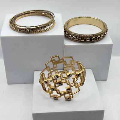 LOT 183: Collection of Goldtone Bracelets