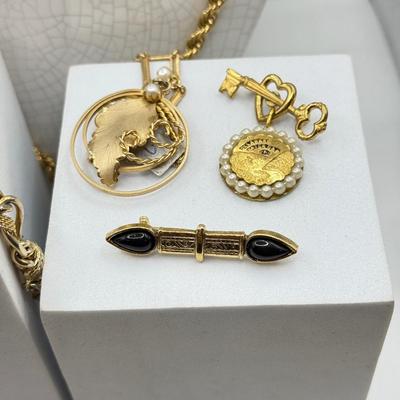 LOT 185: Goldtone Jewelry Collection