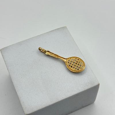 LOT 186: 14kt Gold Tennis Racket Pendant & Peridot Pierced Earrings (3.1g)