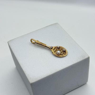 LOT 186: 14kt Gold Tennis Racket Pendant & Peridot Pierced Earrings (3.1g)