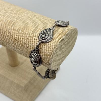 LOT 188: Sterling Silver Bracelets & Screw Back Earrings (29.18g)