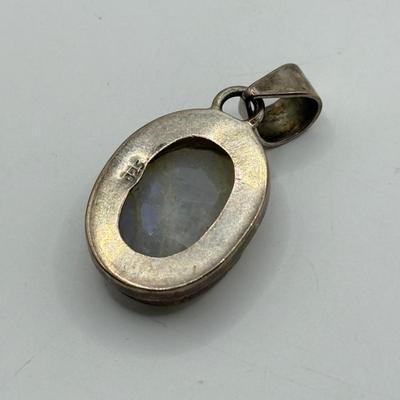 LOT 190: Sterling Silver Pendant, Rings & Earrings (29.5g)