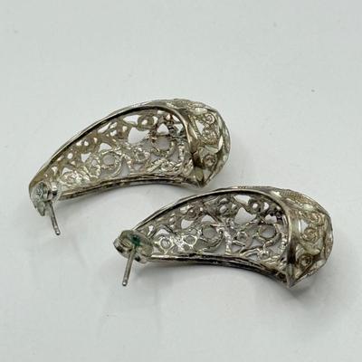 LOT 190: Sterling Silver Pendant, Rings & Earrings (29.5g)