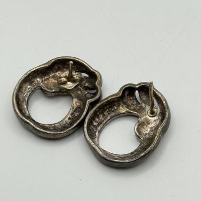 LOT 190: Sterling Silver Pendant, Rings & Earrings (29.5g)