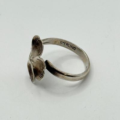 LOT 190: Sterling Silver Pendant, Rings & Earrings (29.5g)