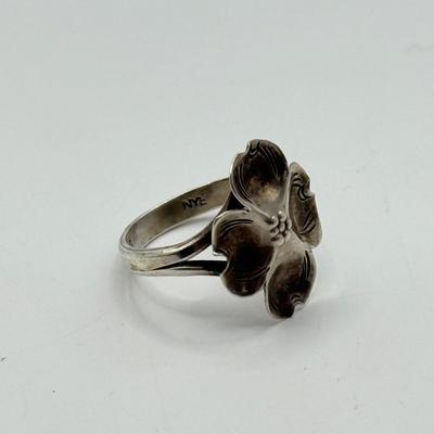 LOT 190: Sterling Silver Pendant, Rings & Earrings (29.5g)