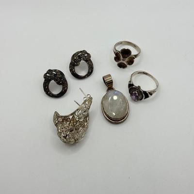 LOT 190: Sterling Silver Pendant, Rings & Earrings (29.5g)