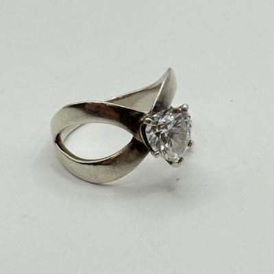 LOT 202: Sterling Silver Rings & Bracelet (21.2g)