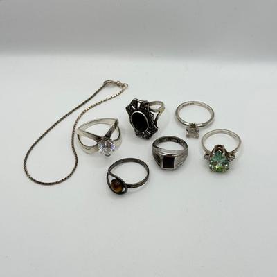 LOT 202: Sterling Silver Rings & Bracelet (21.2g)
