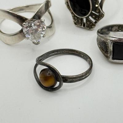 LOT 202: Sterling Silver Rings & Bracelet (21.2g)