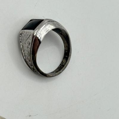 LOT 202: Sterling Silver Rings & Bracelet (21.2g)