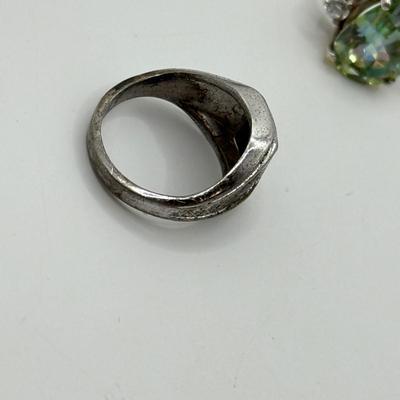 LOT 202: Sterling Silver Rings & Bracelet (21.2g)